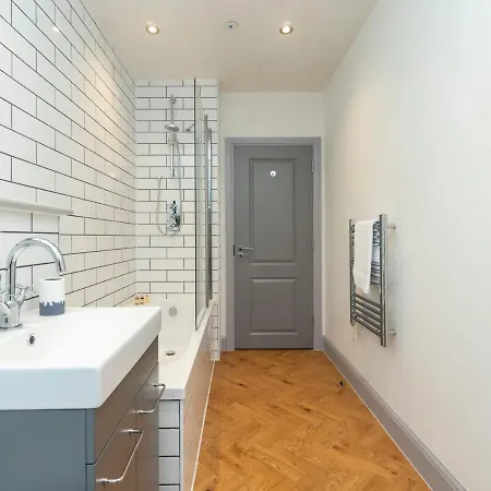 Pass The Keys Stunning 2 Bed Retreat In The Heart Of Bath Apartment Exterior photo